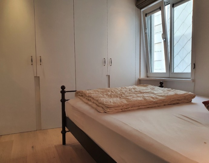 Ruim 2-slaapkamer appartement met zijdelings zeezicht te koop