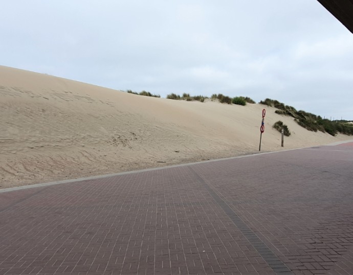 Appartement au rez-de-chaussée à rénover sur le front de mer d'Oostduinkerke